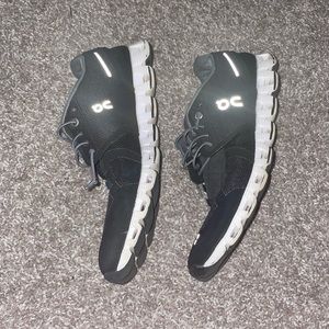 On Cloud black and white running shoes lightweight size 9.5W